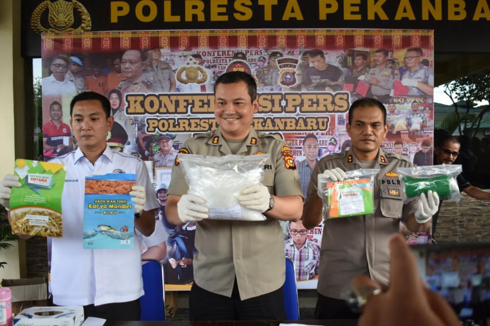 Gelar Press Release, Polresta Pekanbaru Ungkap Penyitaan Ribuan Miras dan Narkoba