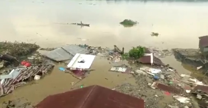 Longsor di Parit 5 Tembilahan Hulu, Sejumlah Rumah Runtuh ke Sungai