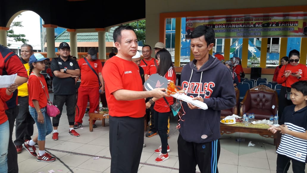 Warga Tembilahan Gemetar Saat Terima Hadiah Utama Gerak Jalan Santai