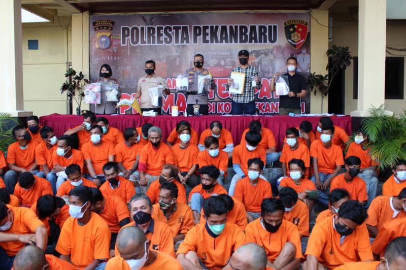Polresta Pekanbaru Amankan 79 Preman  Sajam dan Pistol Mainan