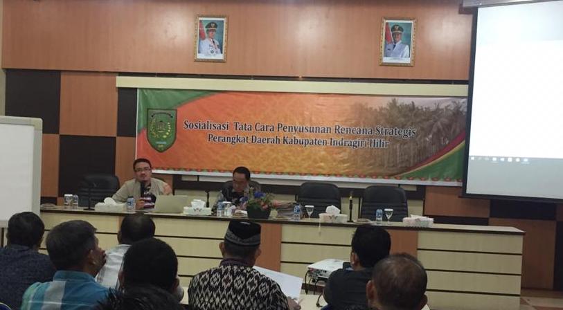 HM Wardan 'Tongkrongi' Sosialisasi Penyusunan Renstra Hingga Dini Hari
