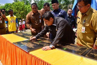 Amril Mukminin Resmikan 6 UPT Puskesmas Di Pinggir