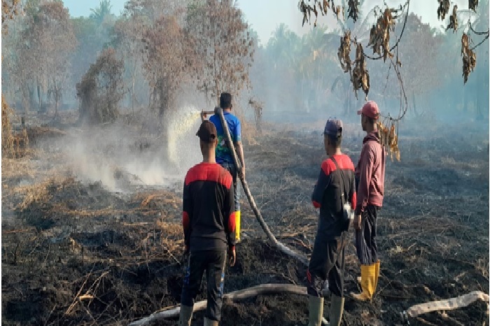 Kembali Atasi Kebakaran Lahan Warga Pulau Burung, PT RSUP Dapat Apresiasi