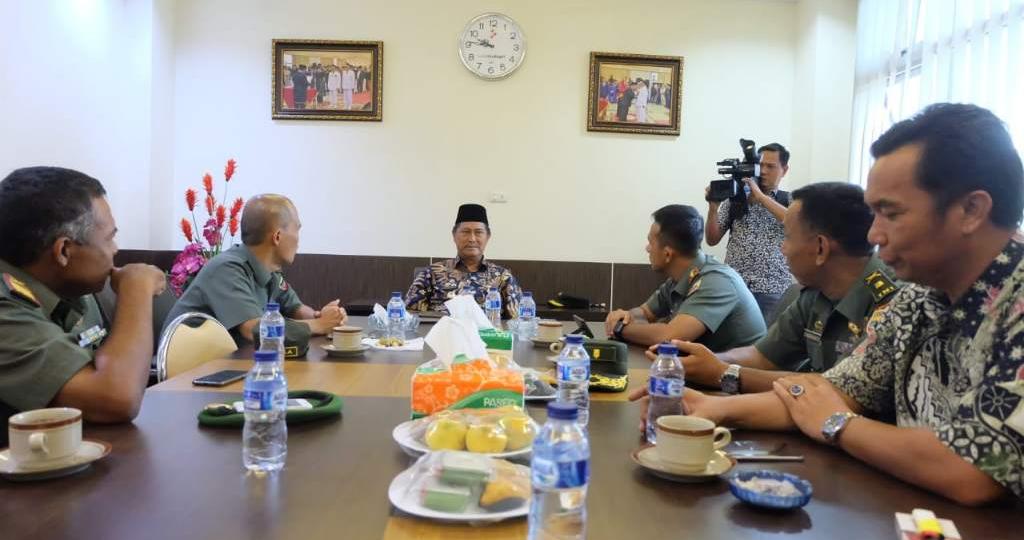 Silahturahmi ke Kantor Bupati Inhil, Dandim 0314 Disambut Wabup SU