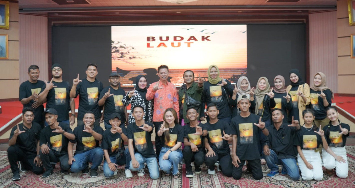 Bupati Rohil Nobar Pemutaran Perdana Film 'Budak Laut' Karya Anak Negeri