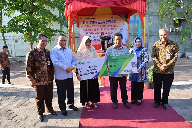Bank Riau Kepri Wujudkan Peduli Tenaga Kerja Rentan