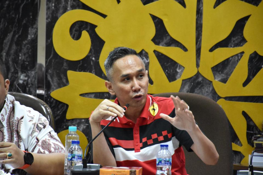 DPRD Pekanbaru Pertanyakan Alasan Bapenda Tak Pernah Terbuka Soal Data Bangunan Tiang Reklame Tak Berizin