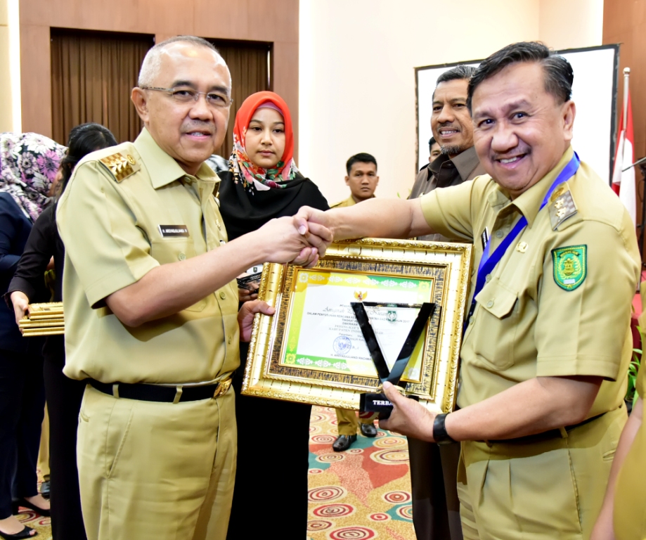 Pemkab Inhil Terima Anugerah Pangripta Nusantara ke-2 se-Provinsi Riau 2017