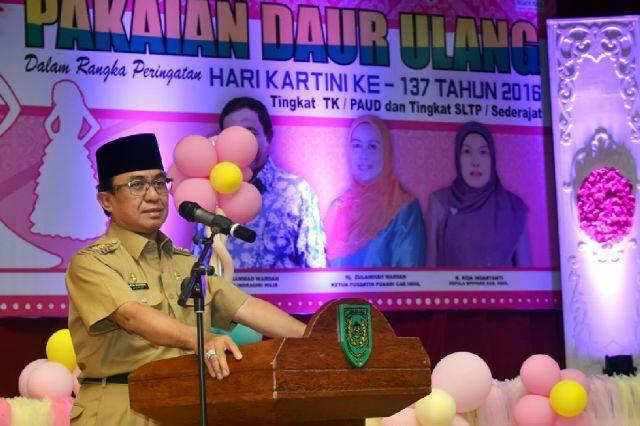 HM Wardan Puji Fashion Show Pakaian Daur Ulang