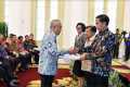 Gubernur Riau Terima DIPA Dari Presiden Joko Widodo di Istana Bogor