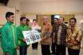 Serahkan Bonus, Gubri Arsyadjuliandi Rachman Bangga Prestasi Tim Popnas Riau