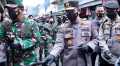Panglima TNI dan Kapolri Bagikan Masker di Pasar Tanah Abang