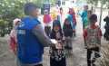Anak Asuh Rumah Yatim Riau Berbagi Makanan Siap Saji untuk Dhuafa