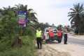 Rawan Kecelakaan, Sat Lantas Pasang Papan Himbauan 3 Titik Keselamatan Di Kecamatan Rumbai