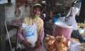 Bantuan Bahan Pokok Mursyani Lansia Penjual Keripik Jengkol