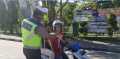 Satlantas Polres Kampar Bagikan Masker dan Himbau Patuhi Protkes