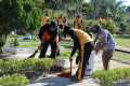 Rayakan HUT Bhayangkara ke 72, Polres Dumai Bersih-bersih Makam Pahlawan
