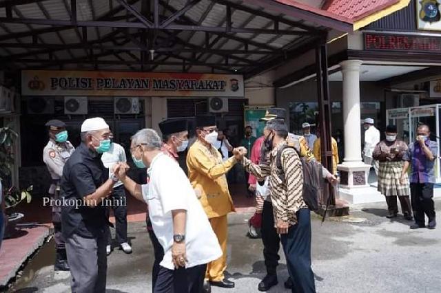 Wardan Berikan Penghormatan Terakhir kepada Almarhum AKP Ferdinand Sumardi