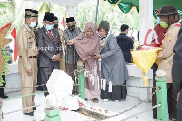Mengingat Jasa Pahlawan, Bupati Wardan Ziarah ke Makam Letda M Boya