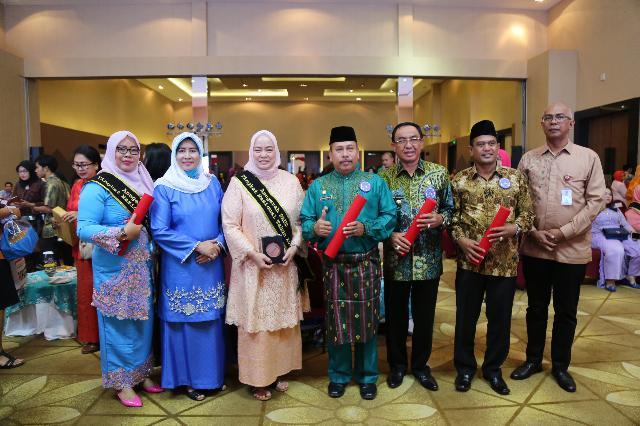 Bupati Wardan Terima Penghargaan Atas Peningkatan PAUD