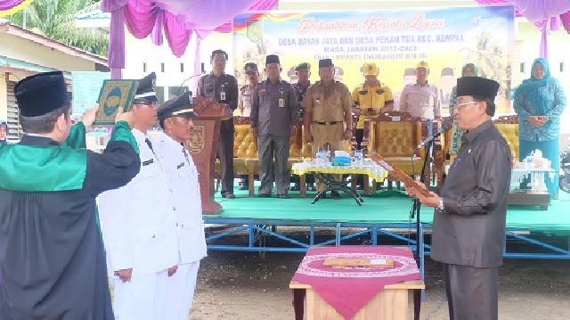 HM Wardan Lantik Dua Kades di Kecamatan Kempas