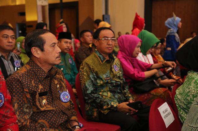 Bupati Wardan Terima Penghargaan Atas Peningkatan PAUD