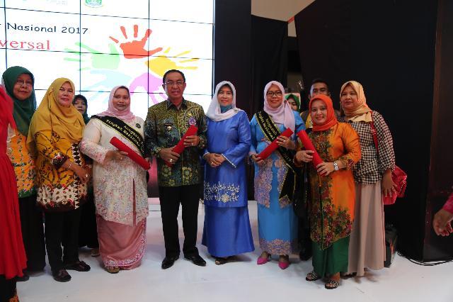 Bupati Wardan Terima Penghargaan Atas Peningkatan PAUD