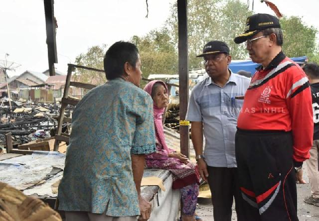 HM Wardan Serahkan Sembako untuk Korban Kebakaran Jalan Kayu Jati