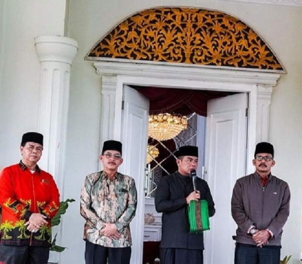H Zukri Lepas Kafilah Pelalawan di MTQ Riau 2024