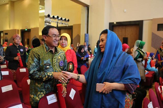 Bupati Wardan Terima Penghargaan Atas Peningkatan PAUD
