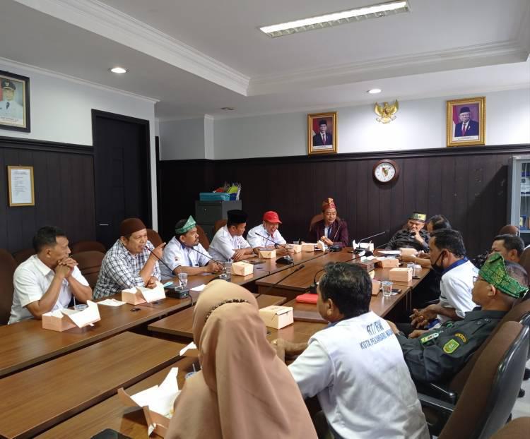 Temui Komisi I DPRD Pekanbaru, Forum RT/RW Tanyakan Kejelasan Honor Belum Dibayar