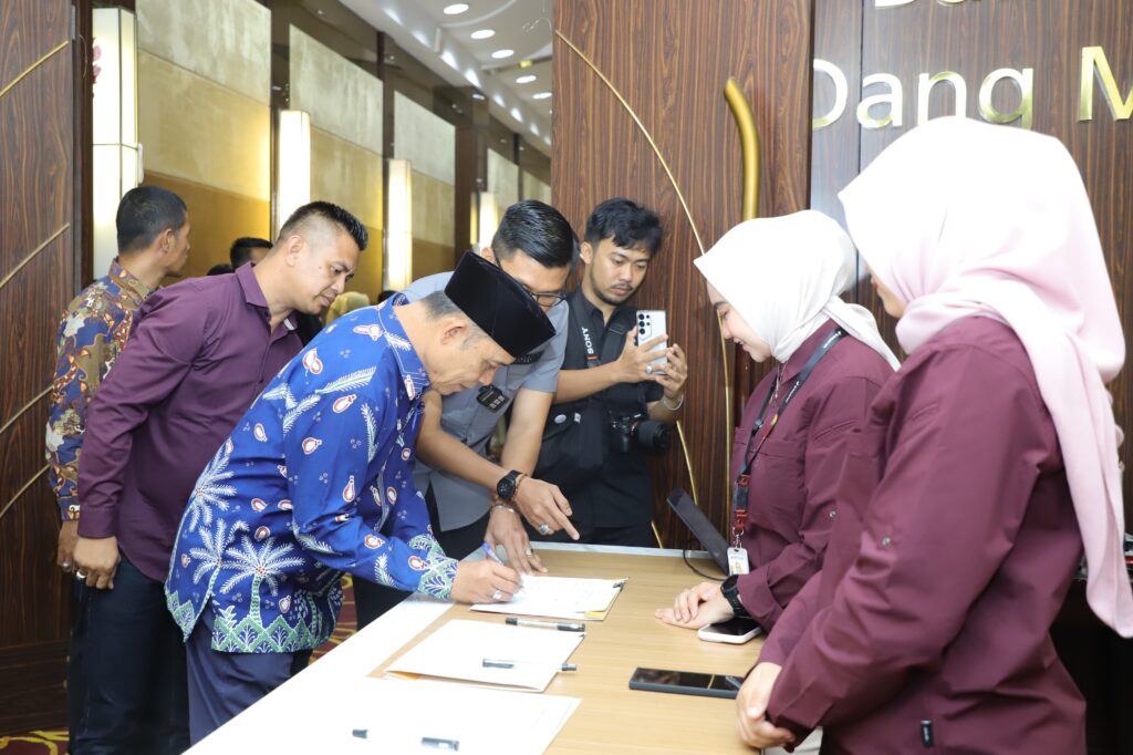 Bupati Inhil Menghadiri Pertemuan Komisi II DPR RI Dengan Pemprov & Pemda Se Provinsi  Riau