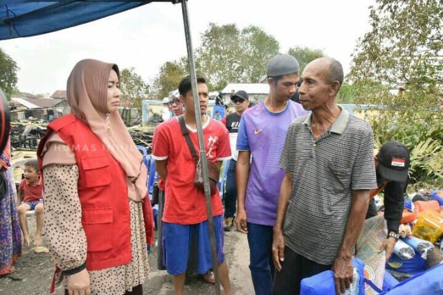 HM Wardan Serahkan Sembako untuk Korban Kebakaran Jalan Kayu Jati