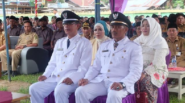 HM Wardan Lantik Dua Kades di Kecamatan Kempas