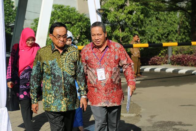 Bupati Wardan Terima Penghargaan Atas Peningkatan PAUD